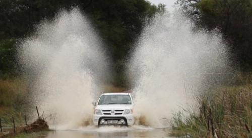 TOYOTA 4X4 WATER.jpg