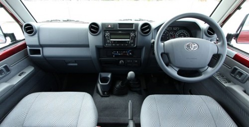 2010-toyota-landcruiser-76-wagon-gxl-70series-roadtestreview-52-interior.jpg