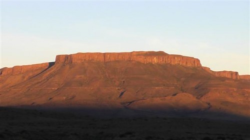 Lyk amper soos die sandsteenformasies van die Oos-Vrystaat.