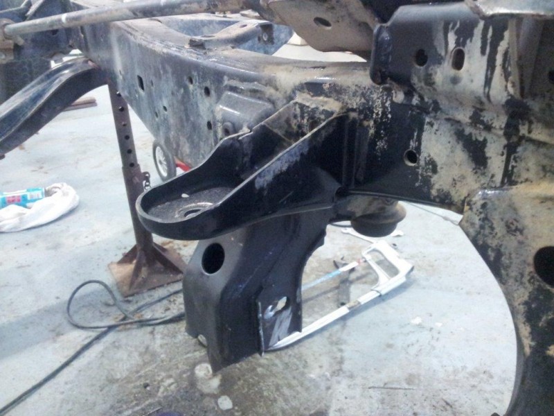 Front Diff right bracket welded bolted.jpg