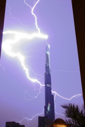 Dubai lightning03.jpg