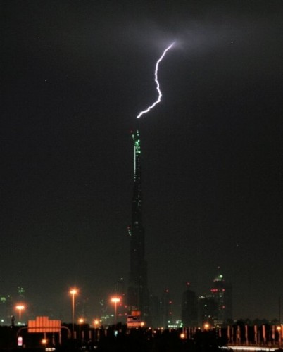 Dubai lightning07.jpg