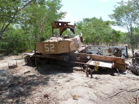 Angola, Cuito Cuanavale, Olifant tank No 52 a (Small).jpg
