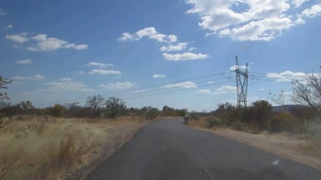 003 Road to Cahora bassa lake.jpg