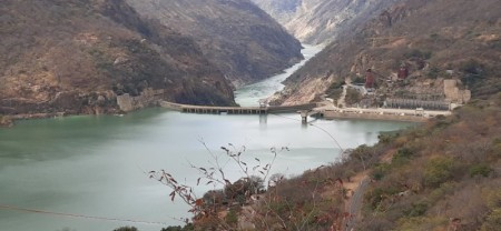 007 Cahora Bassa Dam wall.jpg