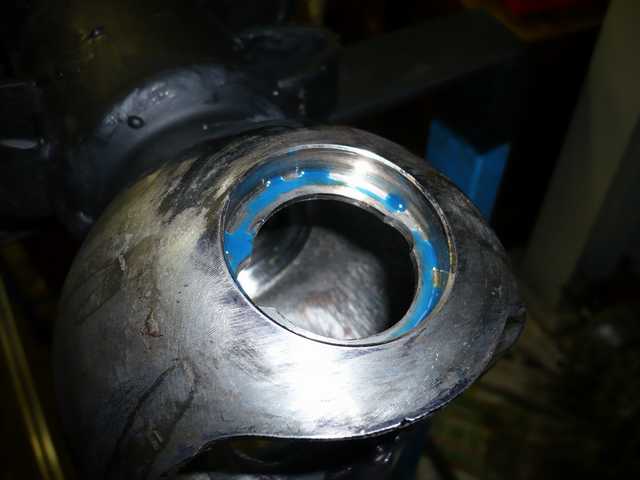 Swivel hub bearing recess cleaned.JPG