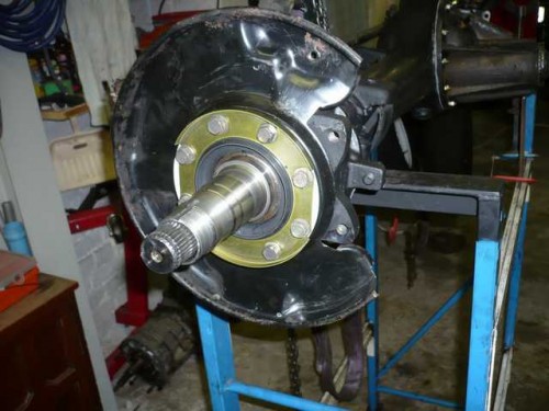 Dust seal and gasket installed on axle spindle.JPG
