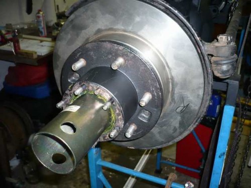 Tightening wheel bearing nut with geyser spanner.JPG