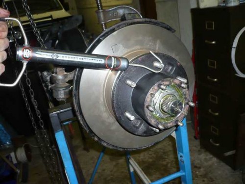 Setting wheel bearing pre load with fish scale.JPG