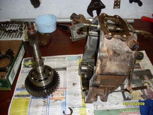 Transfer box and output shaft with main gear which need to be removed.JPG