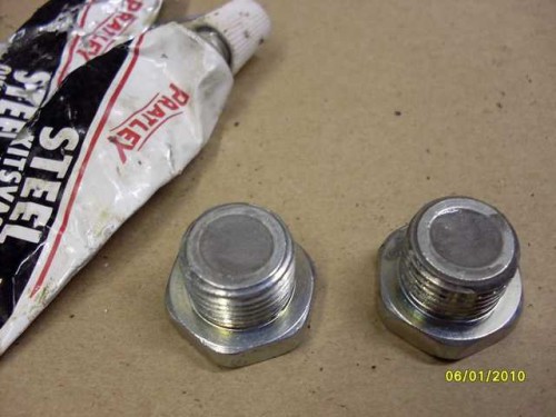 Converting transfer case filler plug to mag drain plug 2.JPG