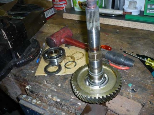 Fitting the new gear to the main output shaft.JPG