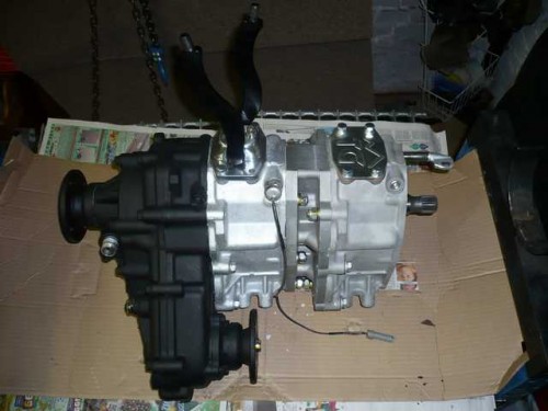 Dual transfer case assembled and TG block off plate fitted to crawl box.JPG