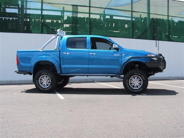 DakesToyotaHiLuxUltimateLiftKit_1 (Small).JPG