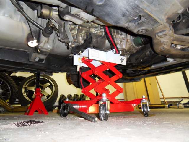 harbor_freight_scissor_transmission_jack.JPG