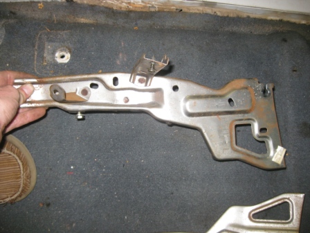 Corrosion Dashboard Center Bracket RH IS