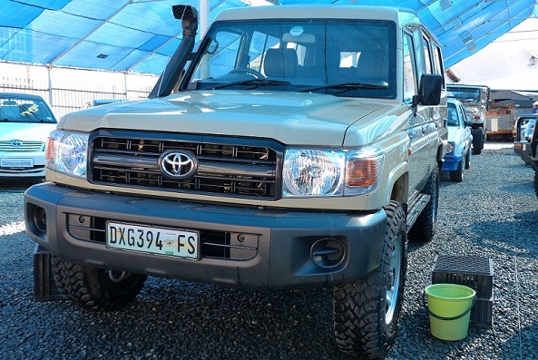 hilux 85 012.JPG