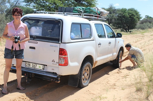 Checking the tyre pressure