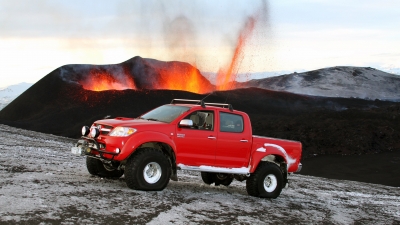 Cars_Toyota_Hilux_Truck_Off_Road_Volcano_Eruption_Lava_106798_detail_thumb.jpg