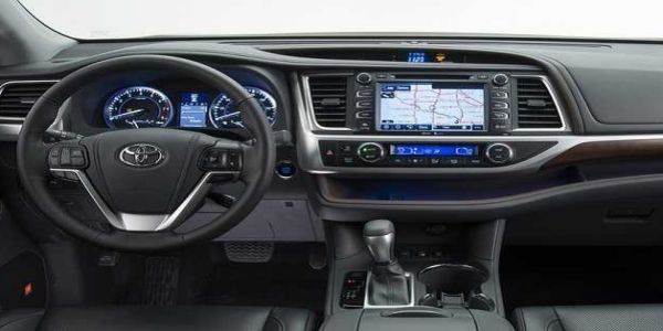2016-Toyota-Hilux-interior.jpg