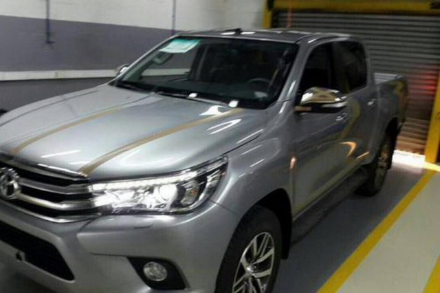 2016-toyota-hilux-leak-2-640x426-c.jpg