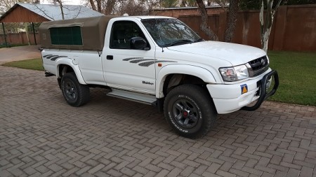 JOHAN HILUX.jpg