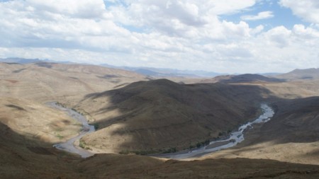 12 Rivier van Katse dam.jpg