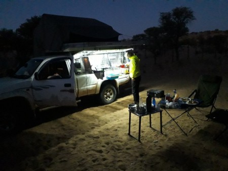 4 Sonja kook water vir koffie.jpg