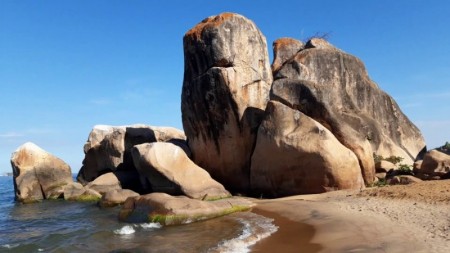 007 Big rocks at Sunbird Steps camp site.jpg